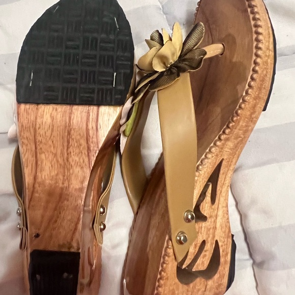 Wood Sandals - Picture 7 of 9